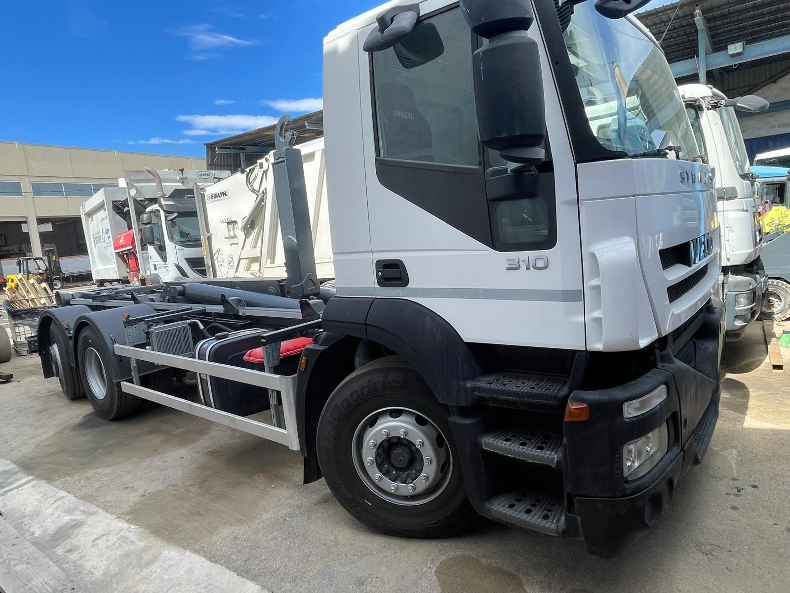 Imagen de CAMION EQUIPO GANCHO/MULTIVASCULANTE