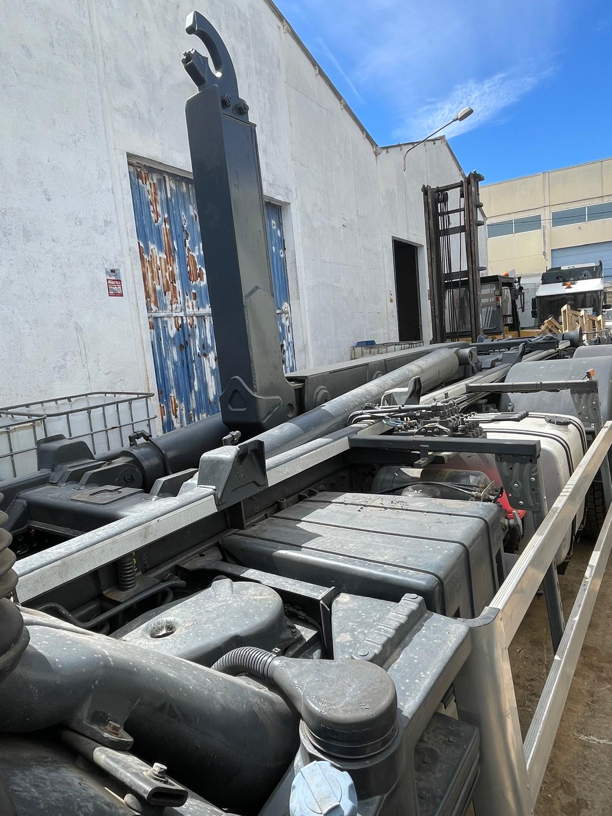 Imagen de CAMION EQUIPO GANCHO/MULTIVASCULANTE