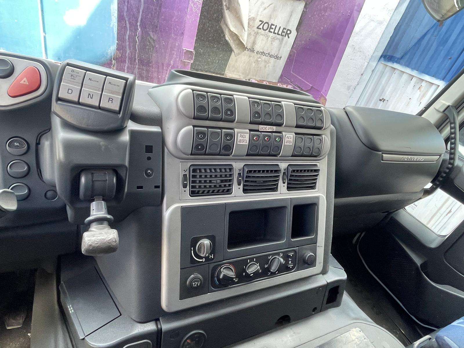 Imagen de CAMION EQUIPO GANCHO/MULTIVASCULANTE