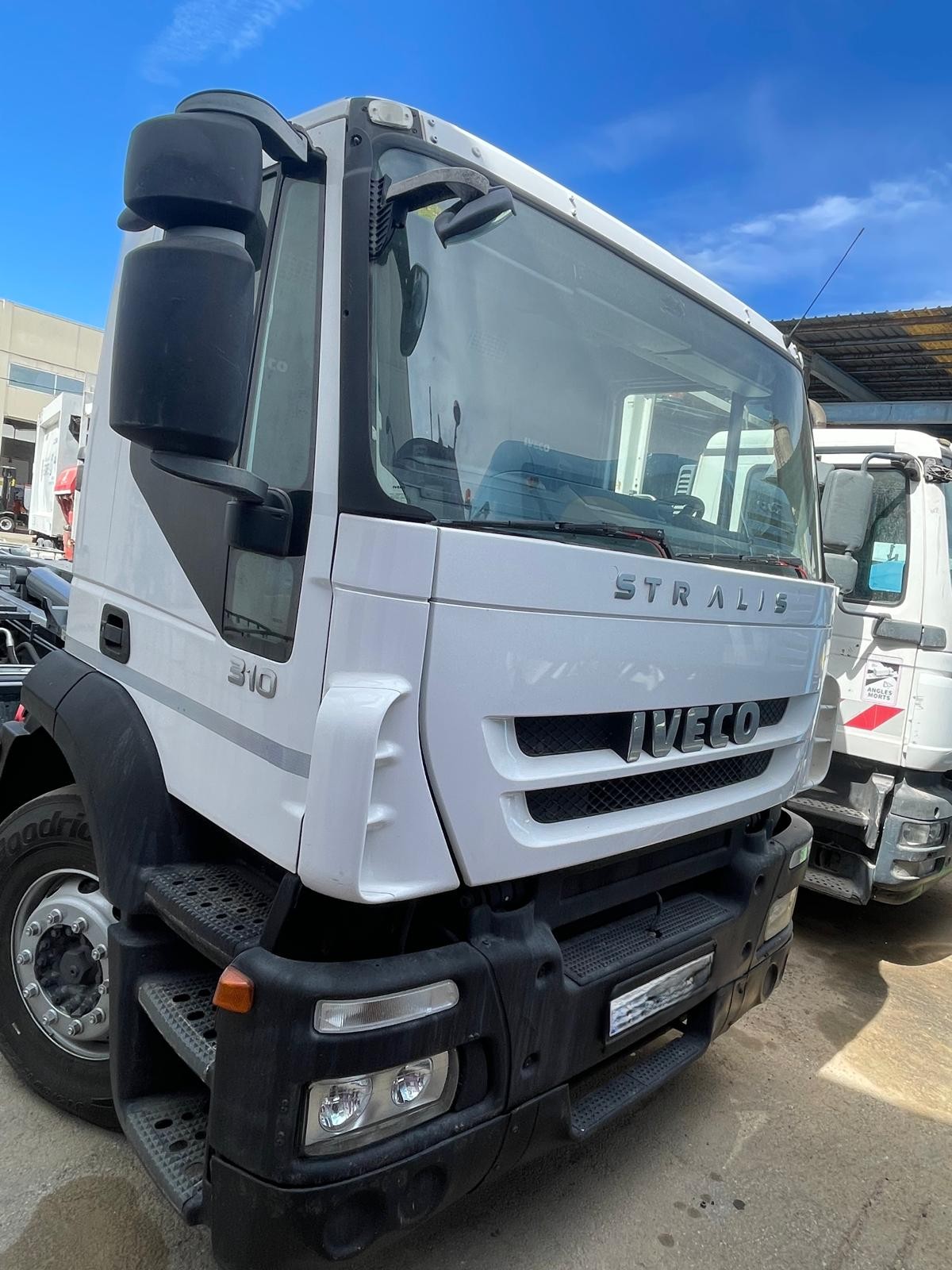 Imagen de CAMION EQUIPO GANCHO/MULTIVASCULANTE