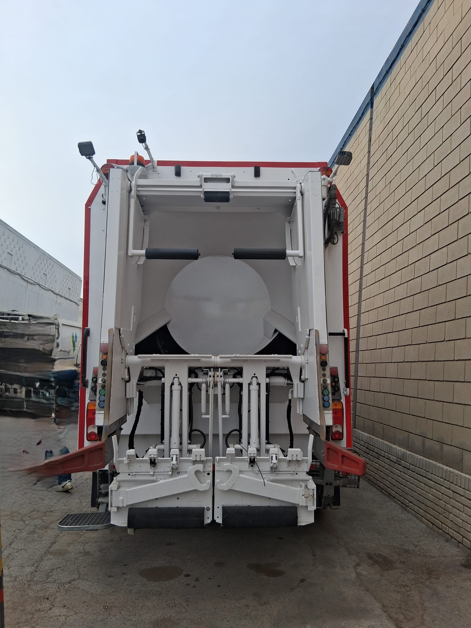 Imagen de CAMION RECOLECTOR CARGA TRASERA ROTOPRESS