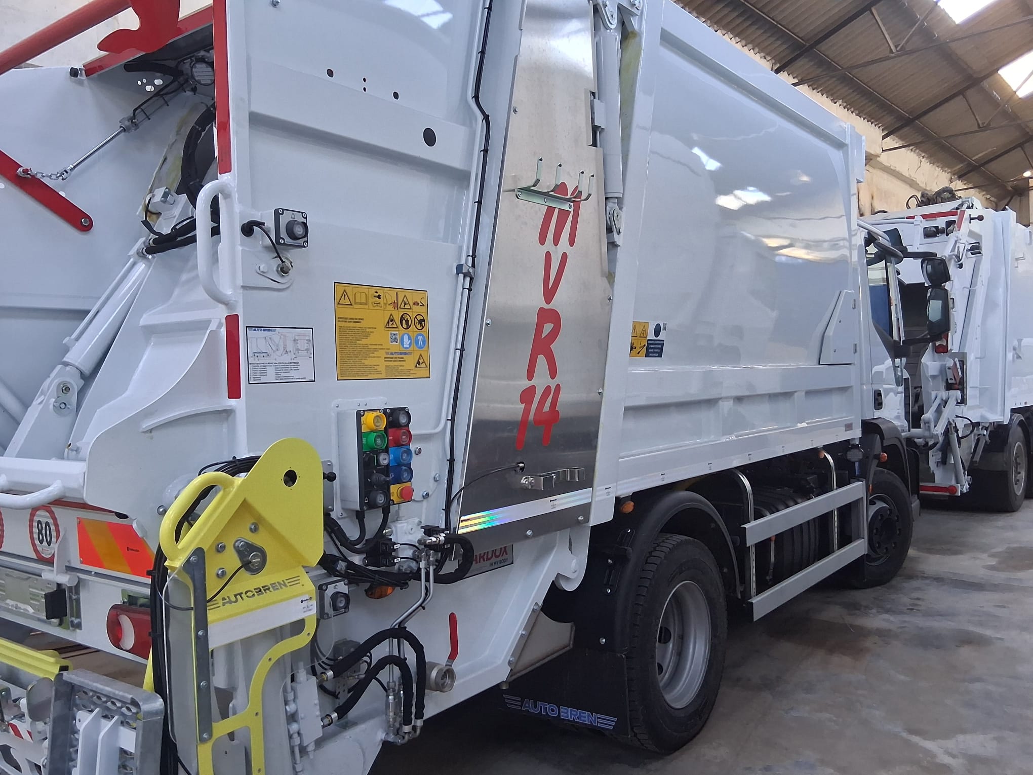 Imagen de CAMION RECOLECTOR CARGA TRASERA AUTOBREN MVR 14
