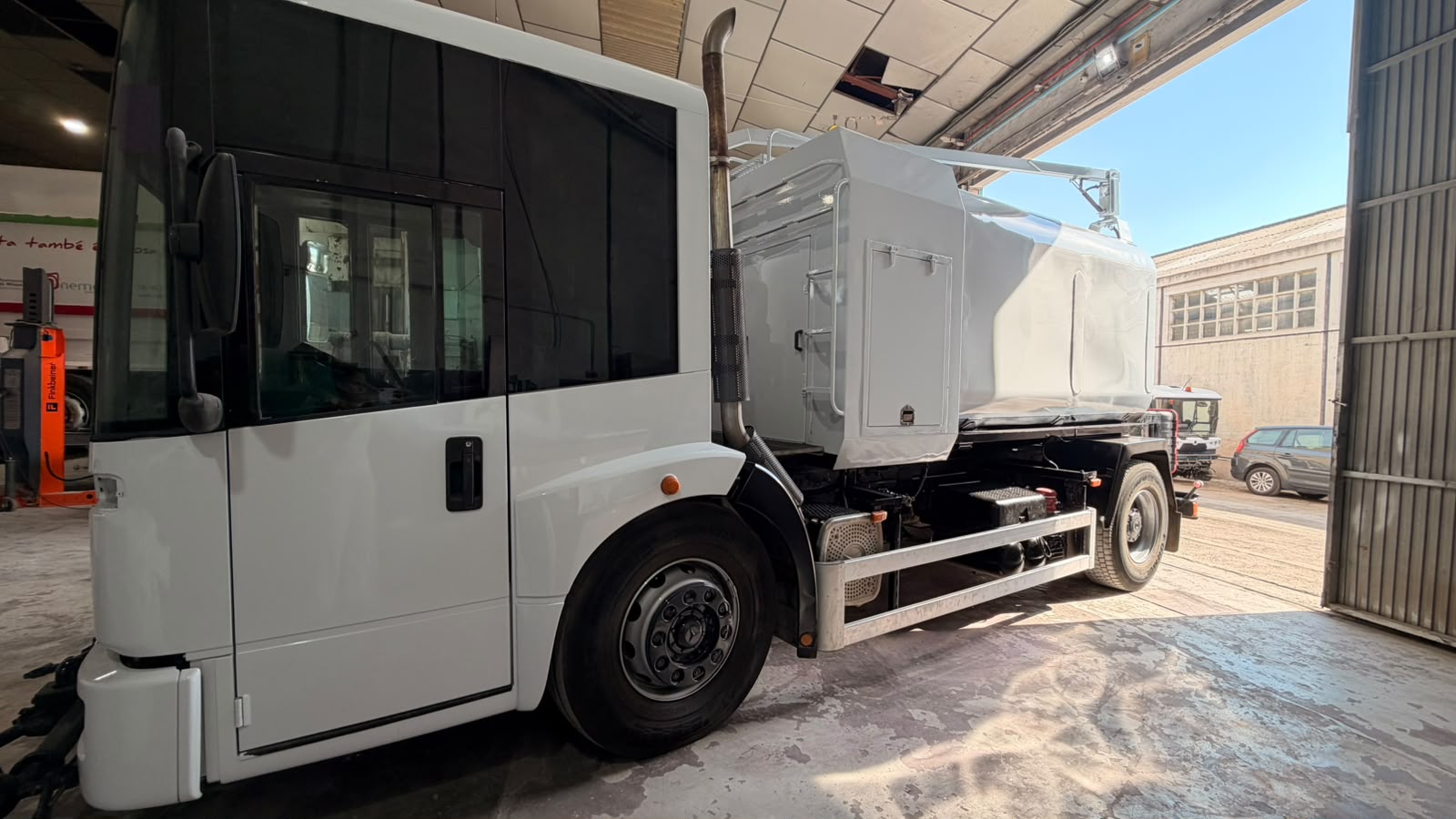 Imagen de CAMION CUBA DE BALDEO