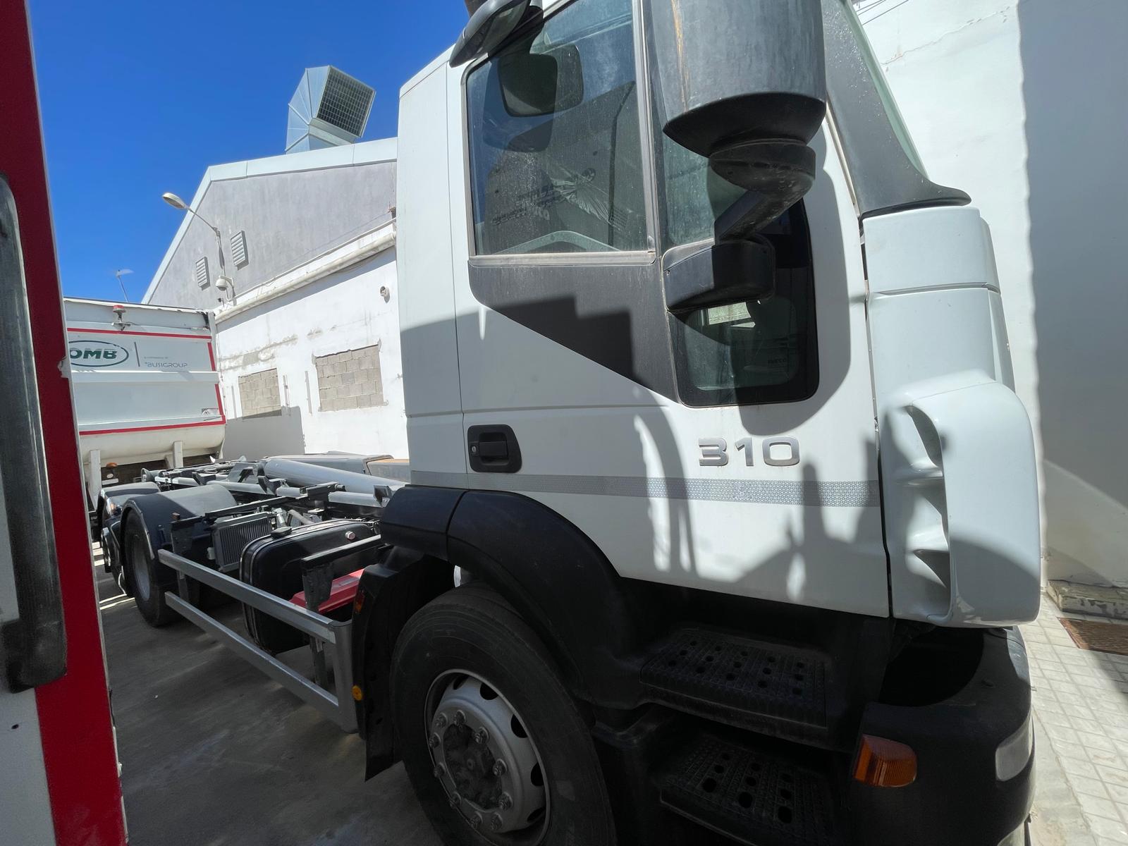 Imagen de CAMION EQUIPO GANCHO/MULTIVASCULANTE