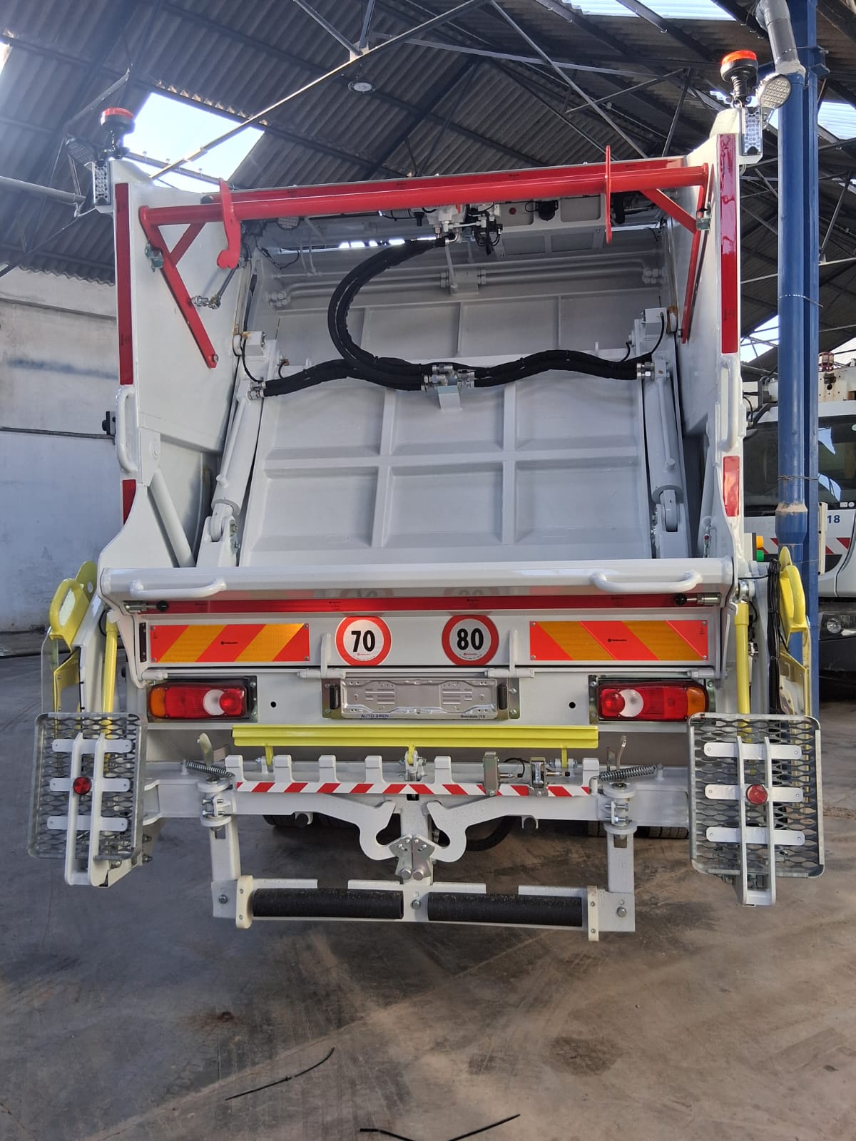 Imagen de CAMION RECOLECTOR CARGA TRASERA AUTOBREN MVR 14