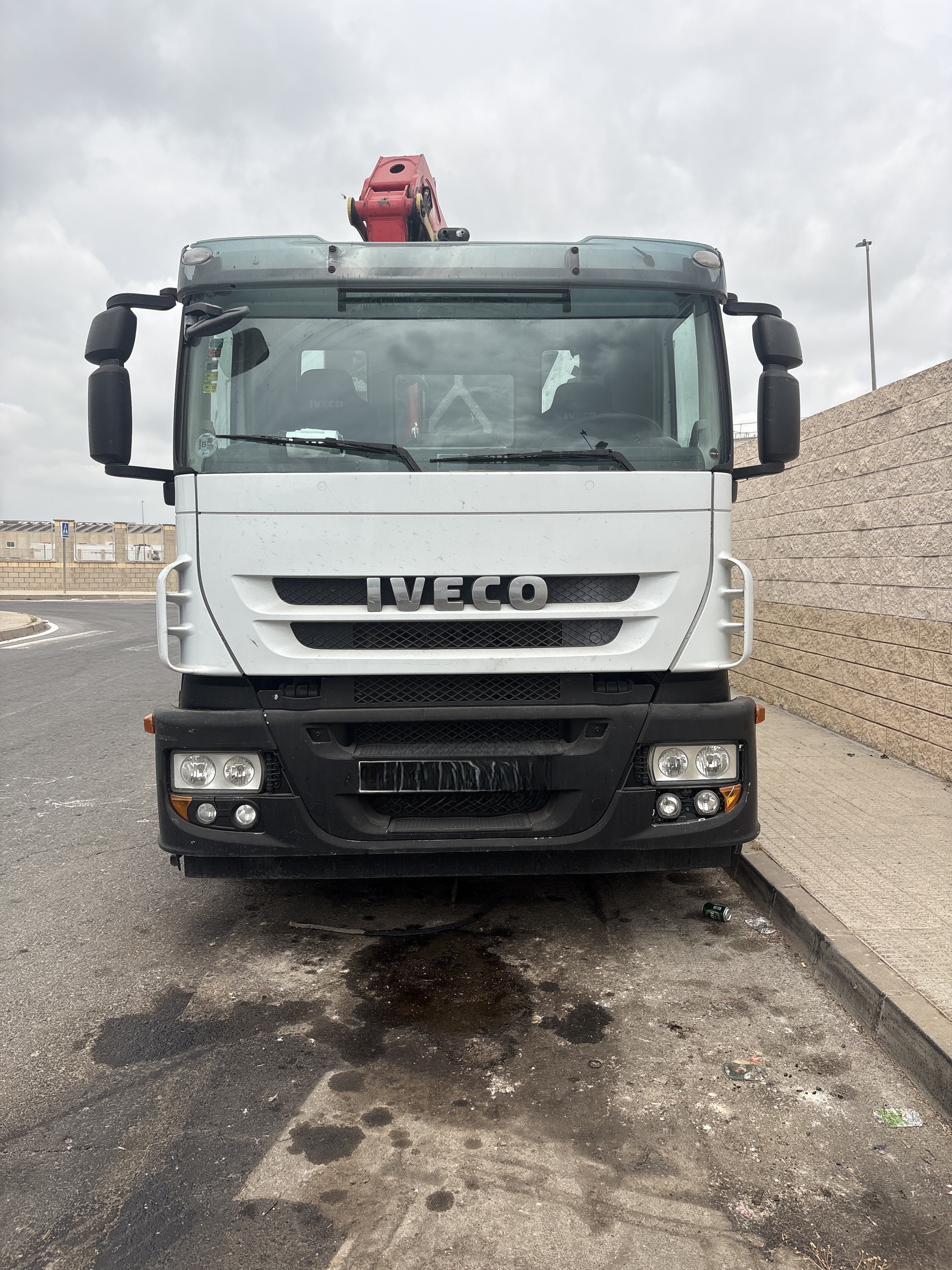 Imagen de CAMION RECOLECTOR CARGA SUPERIOR CON GRUA SOBRE TECHO