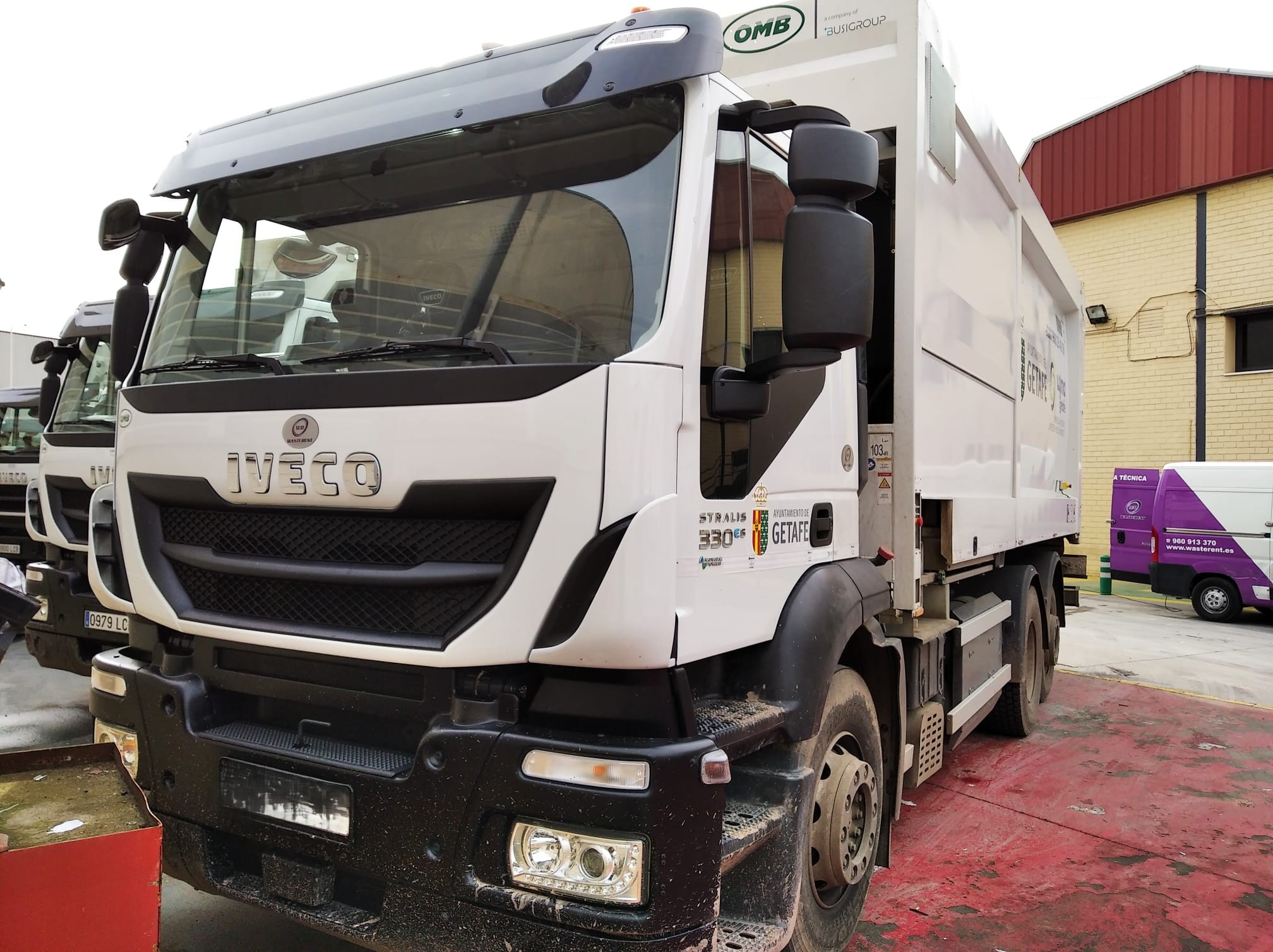 Imagen de CAMION RECOLECTOR CARGA LATERAL OMB