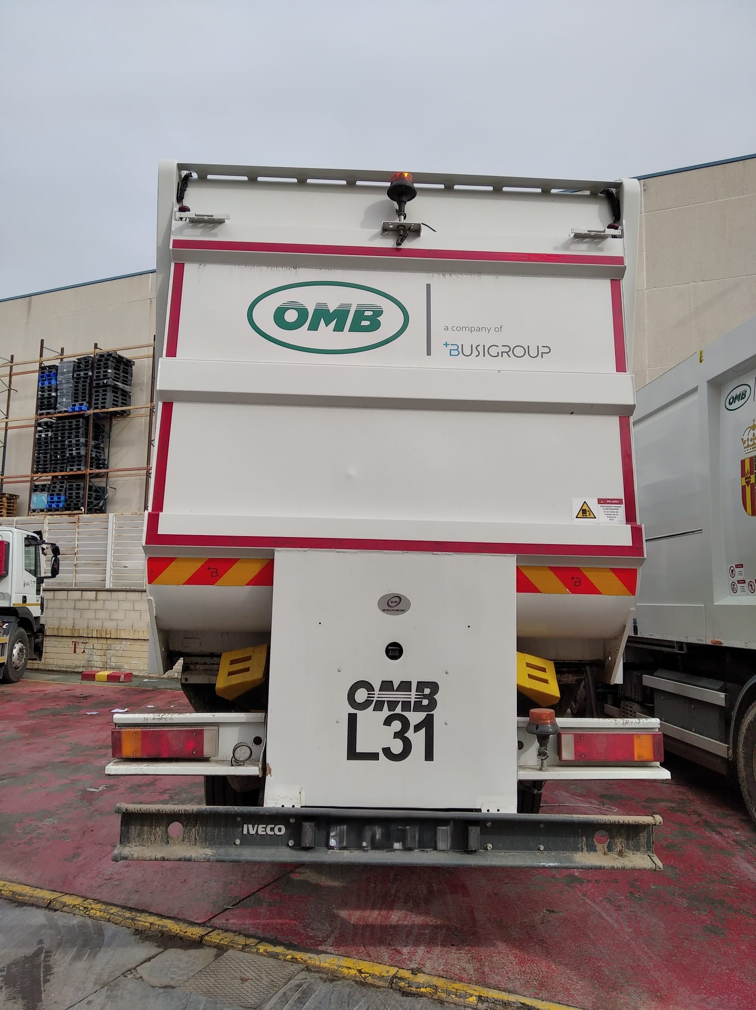 CAMION RECOLECTOR CARGA LATERAL OMB