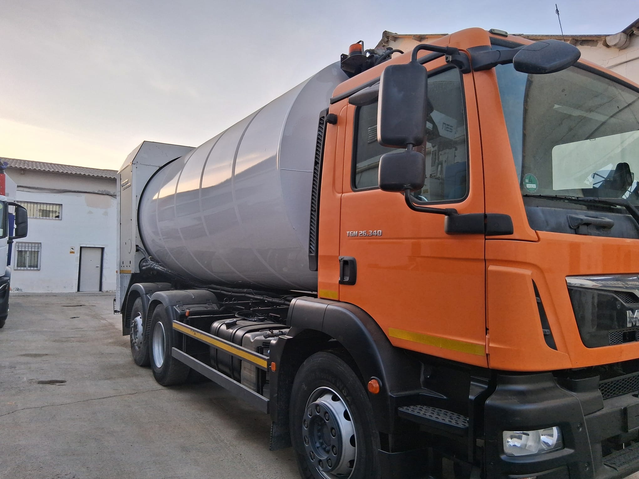 Imagen de CAMION RECOLECTOR CARGA TRASERA ROTOPRESS