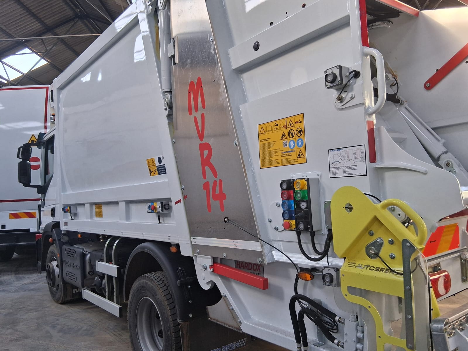 Imagen de CAMION RECOLECTOR CARGA TRASERA AUTOBREN MVR 14