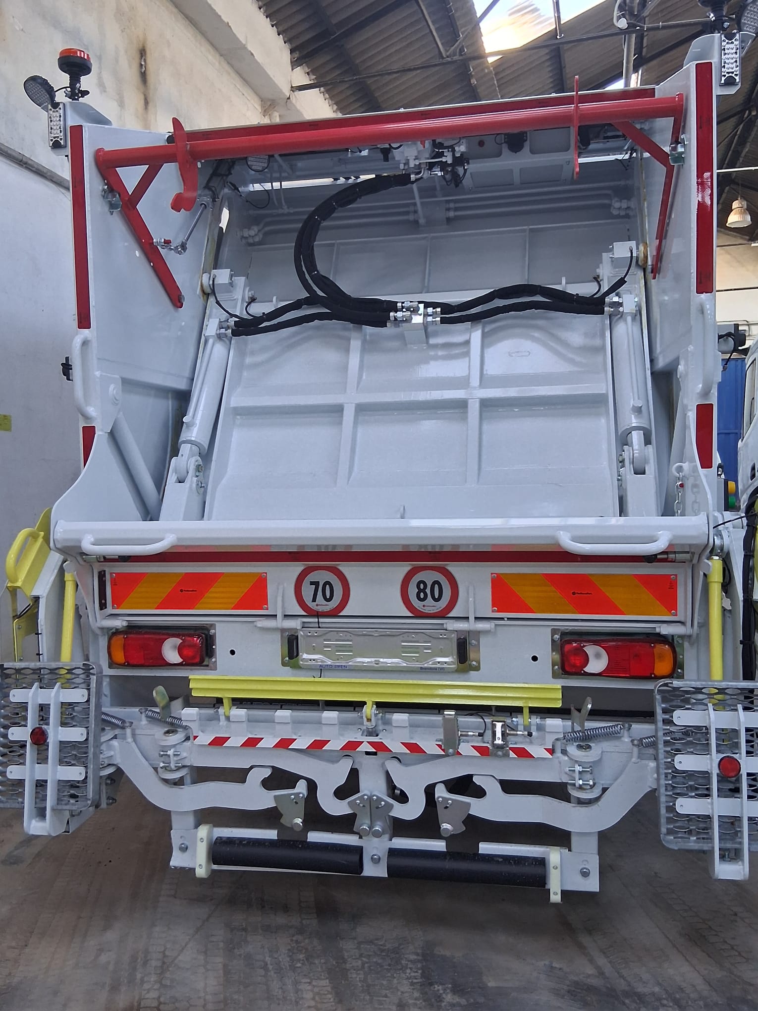 Imagen de CAMION RECOLECTOR CARGA TRASERA AUTOBREN MVR 14