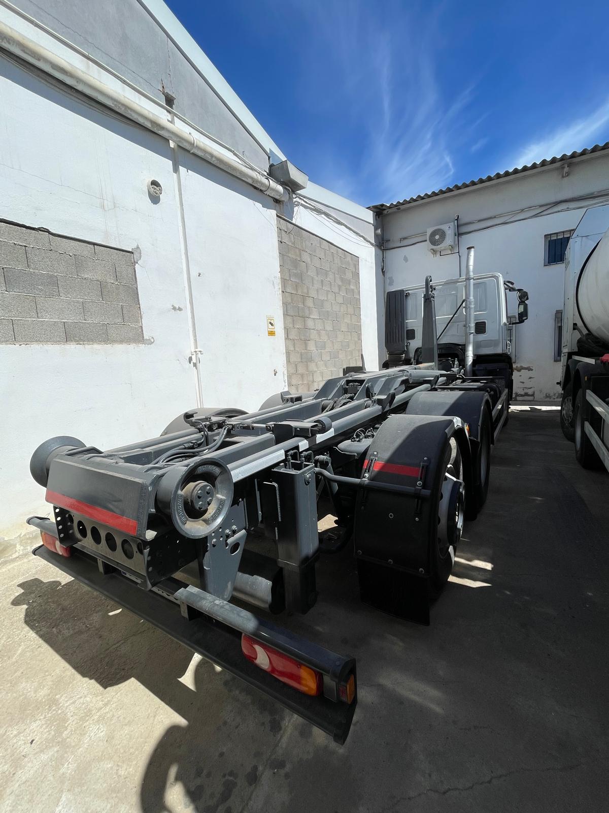 Imagen de CAMION EQUIPO GANCHO/MULTIVASCULANTE