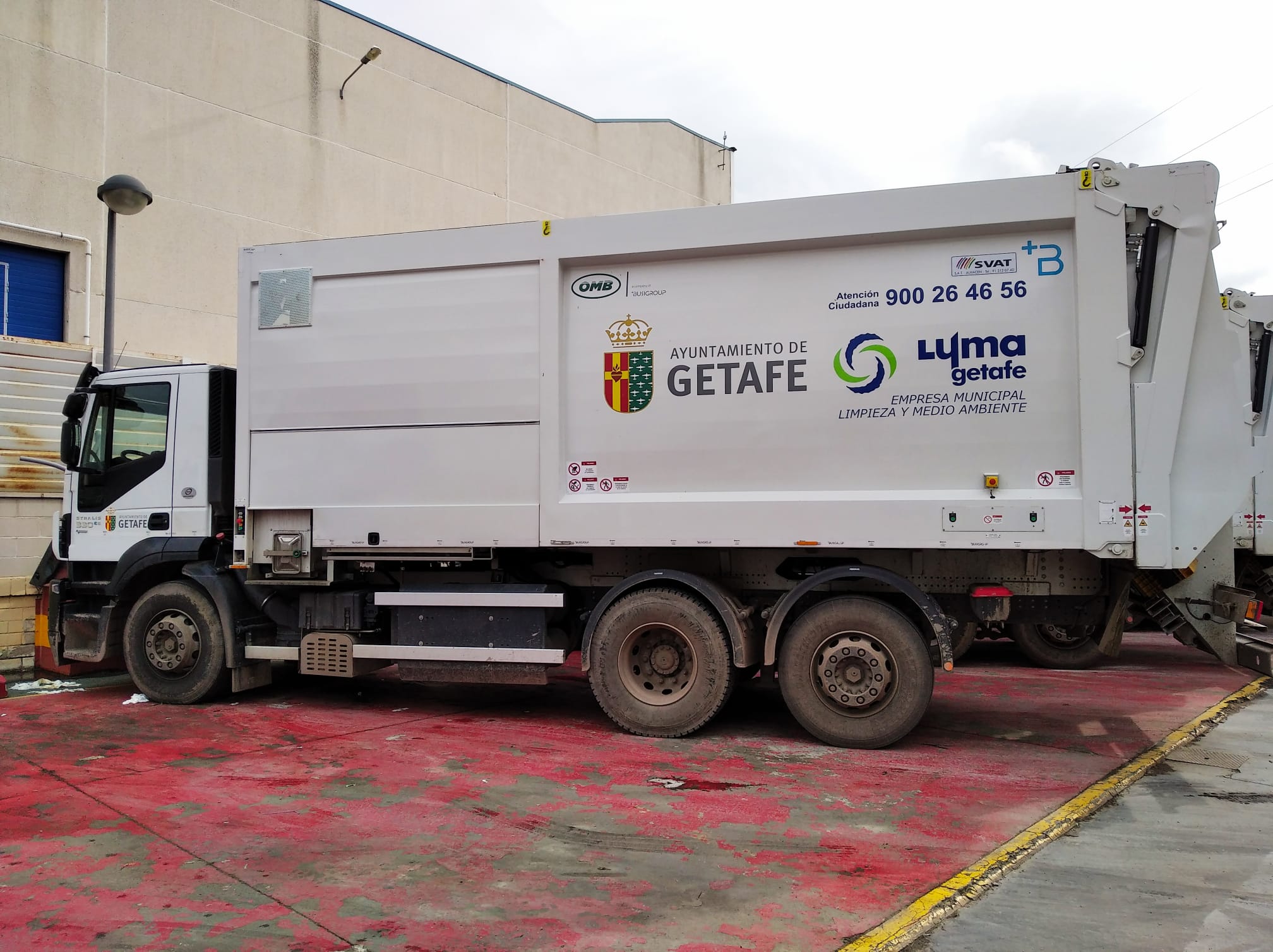 Imagen de CAMION RECOLECTOR CARGA LATERAL OMB